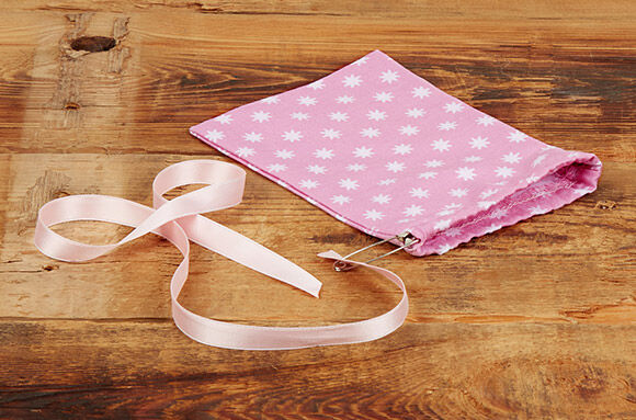 Coser bolsitas de tela - Pasar el cordón