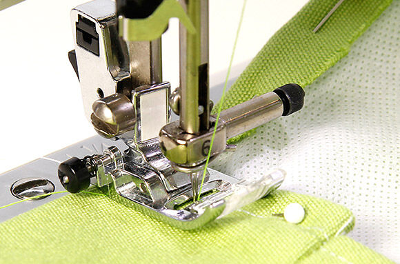 Sydsömmen stickas fast